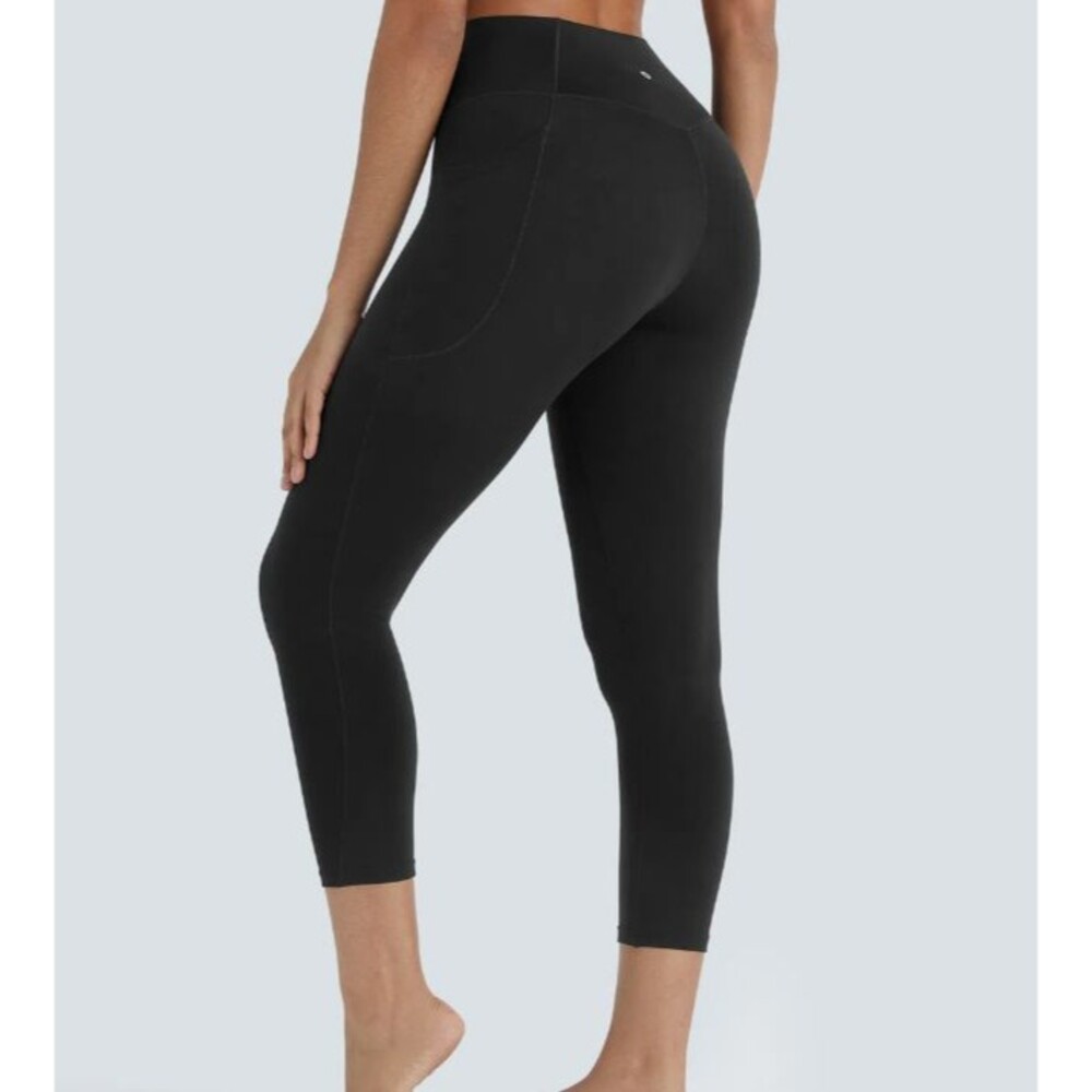Halara SoftlyZero High Waisted Crossover Pocket Capri Yoga Leggings Black Size M